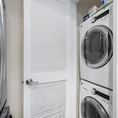 Convenient & Cozy Downtown - A Ryson Property